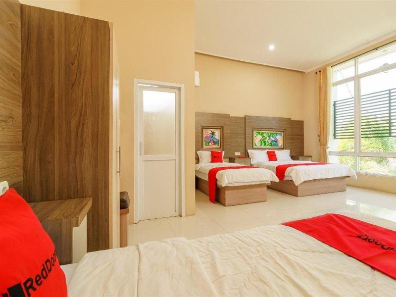 RedDoorz Resort Premium @ Sangkan Hurip Kuningan Luaran gambar