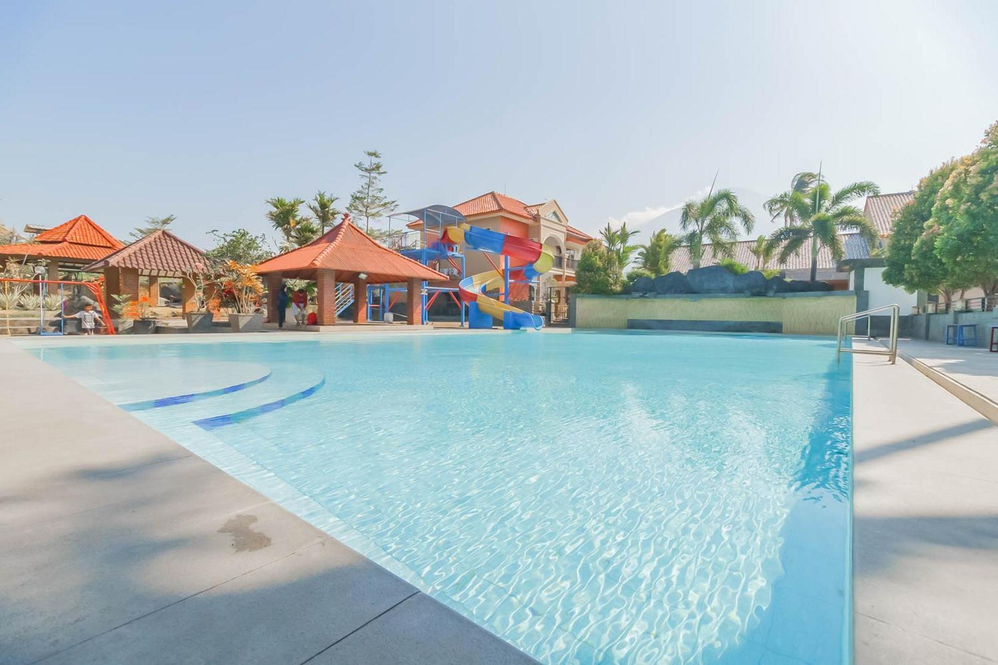 RedDoorz Resort Premium @ Sangkan Hurip Kuningan Luaran gambar