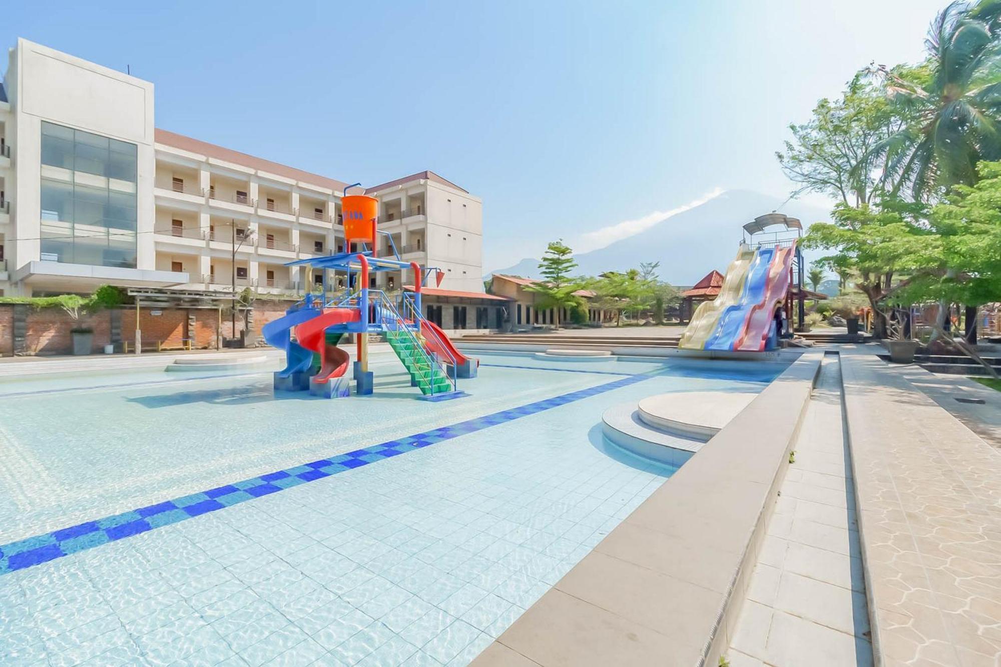RedDoorz Resort Premium @ Sangkan Hurip Kuningan Luaran gambar