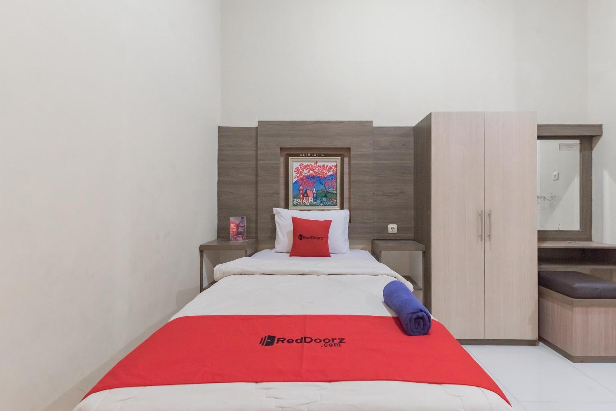 RedDoorz Resort Premium @ Sangkan Hurip Kuningan Luaran gambar