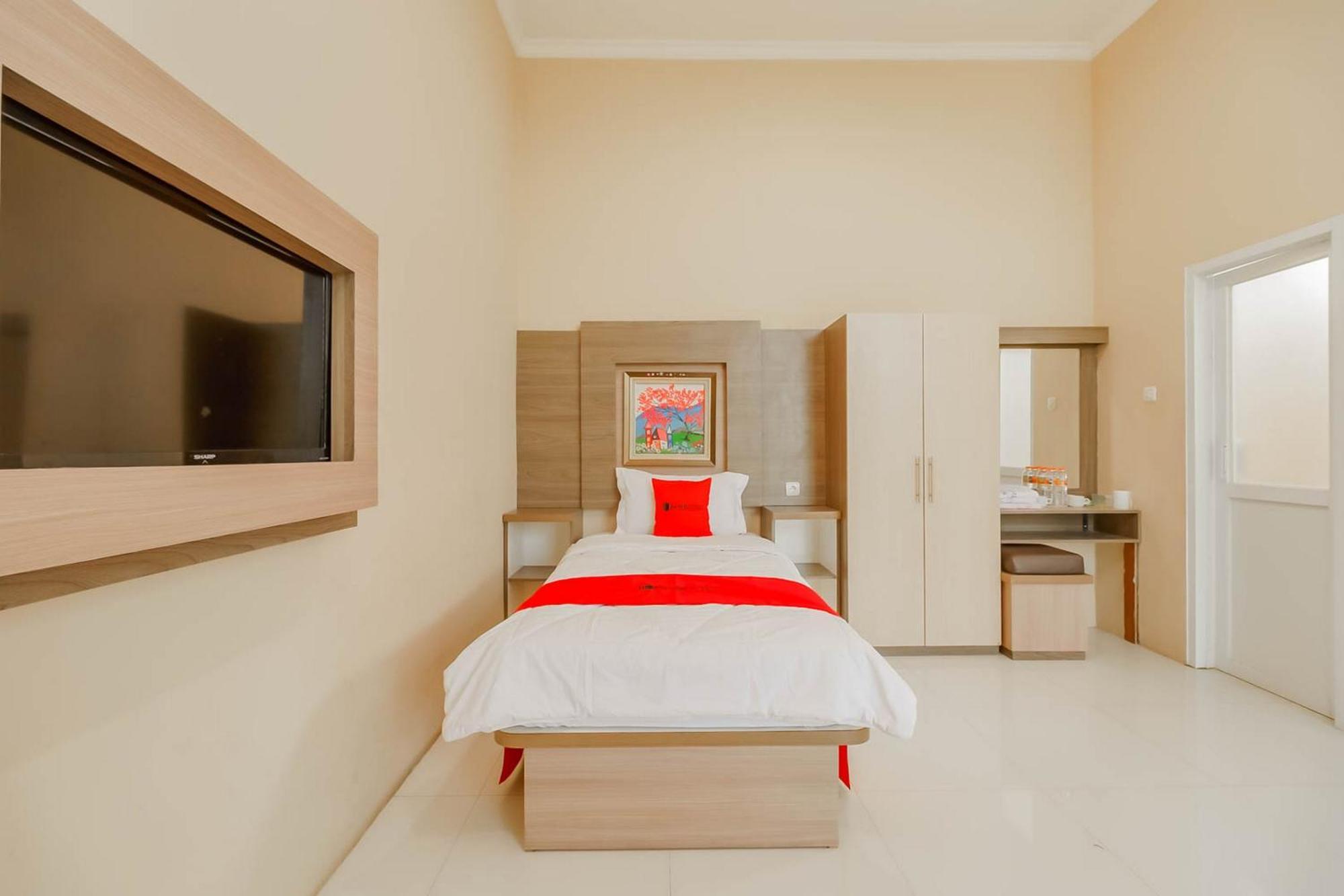 RedDoorz Resort Premium @ Sangkan Hurip Kuningan Luaran gambar