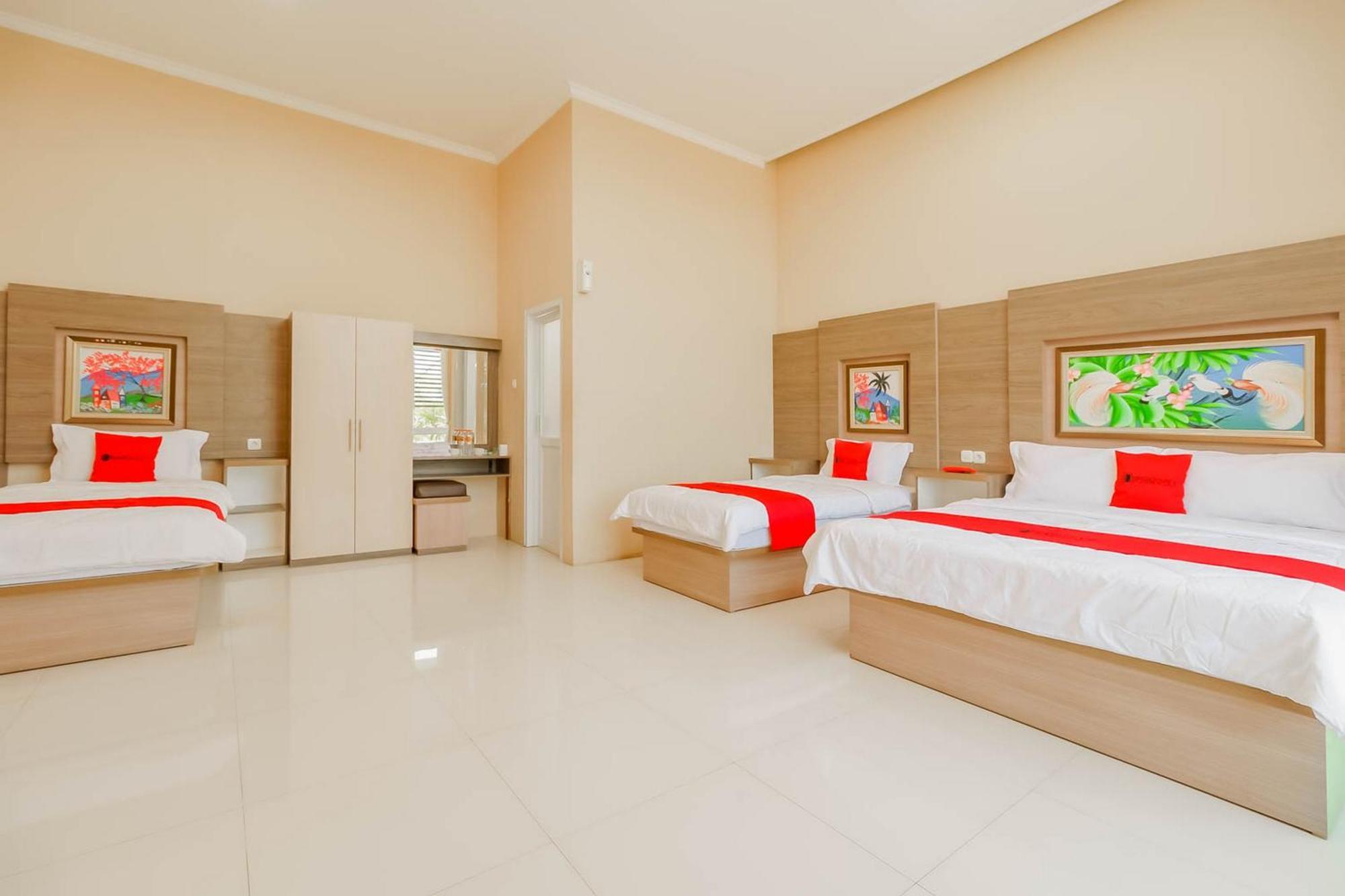 RedDoorz Resort Premium @ Sangkan Hurip Kuningan Luaran gambar