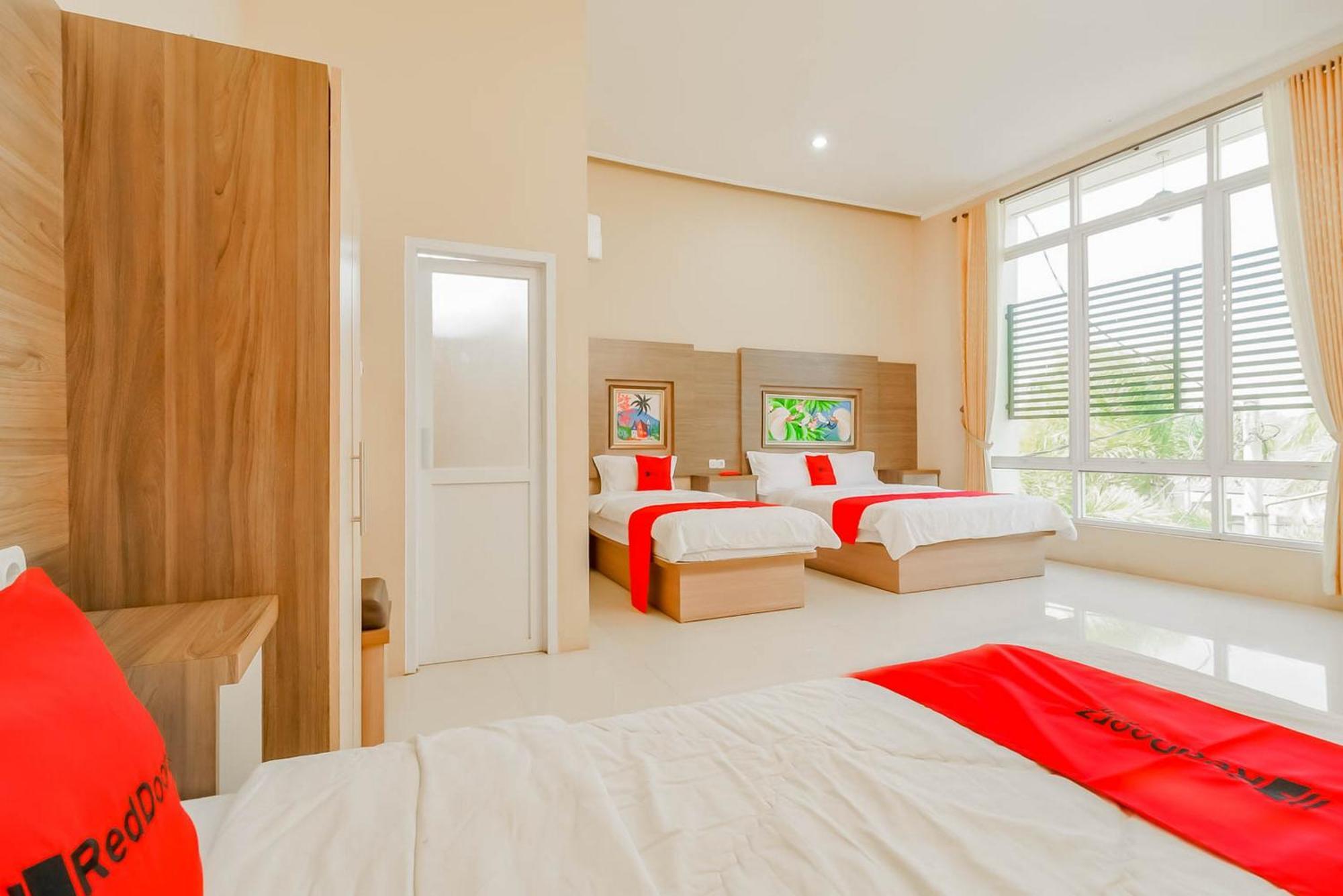 RedDoorz Resort Premium @ Sangkan Hurip Kuningan Luaran gambar