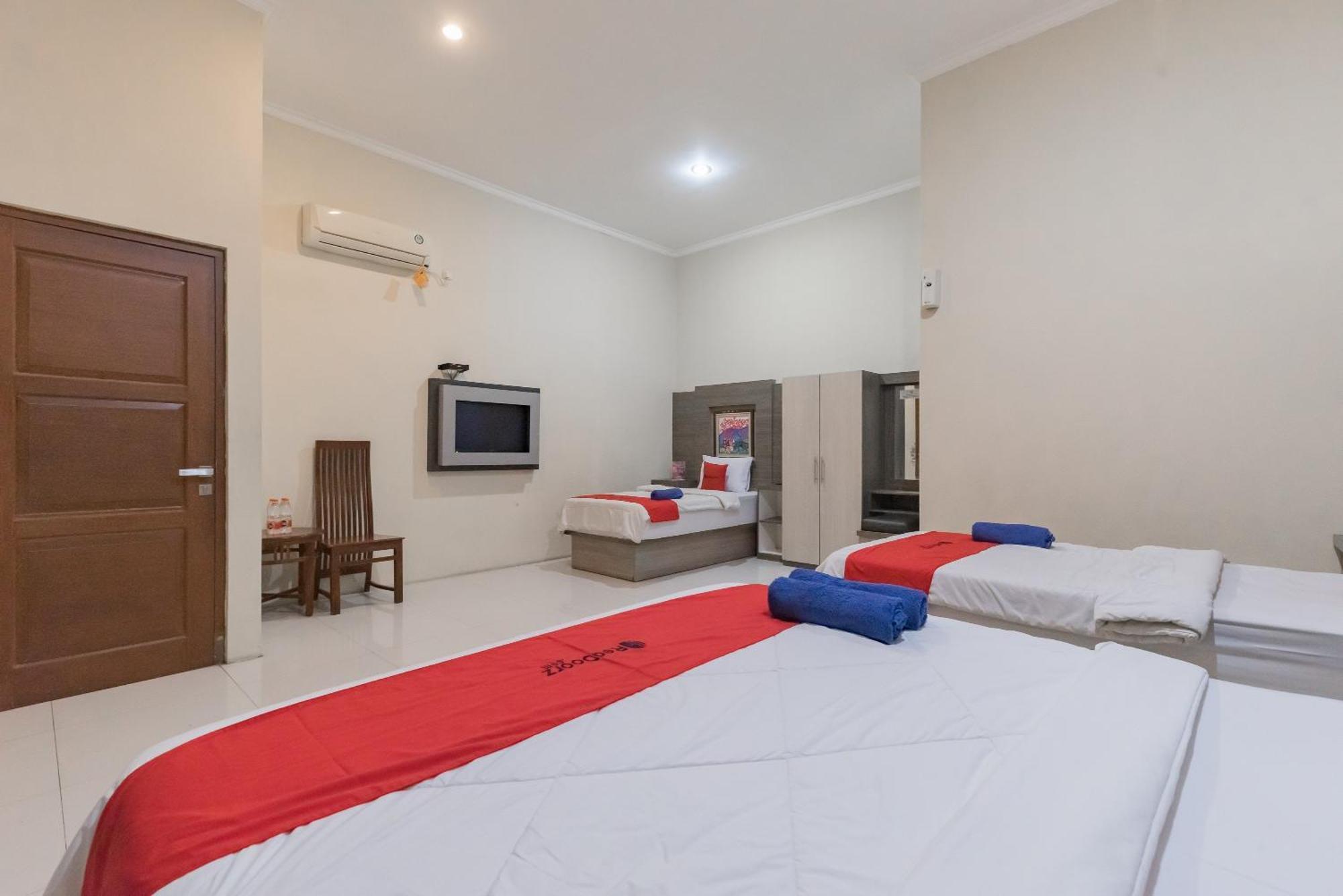 RedDoorz Resort Premium @ Sangkan Hurip Kuningan Luaran gambar