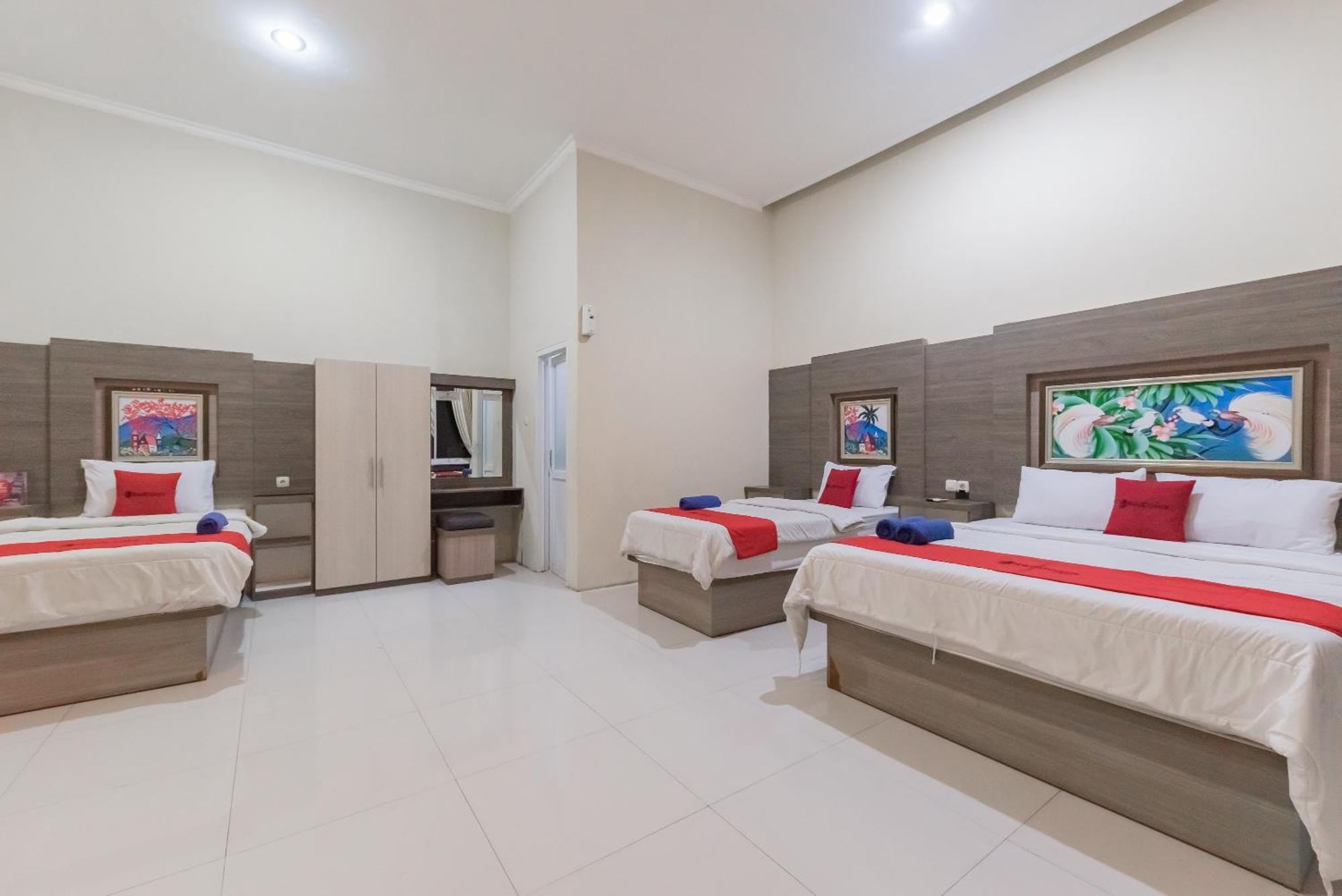 RedDoorz Resort Premium @ Sangkan Hurip Kuningan Luaran gambar