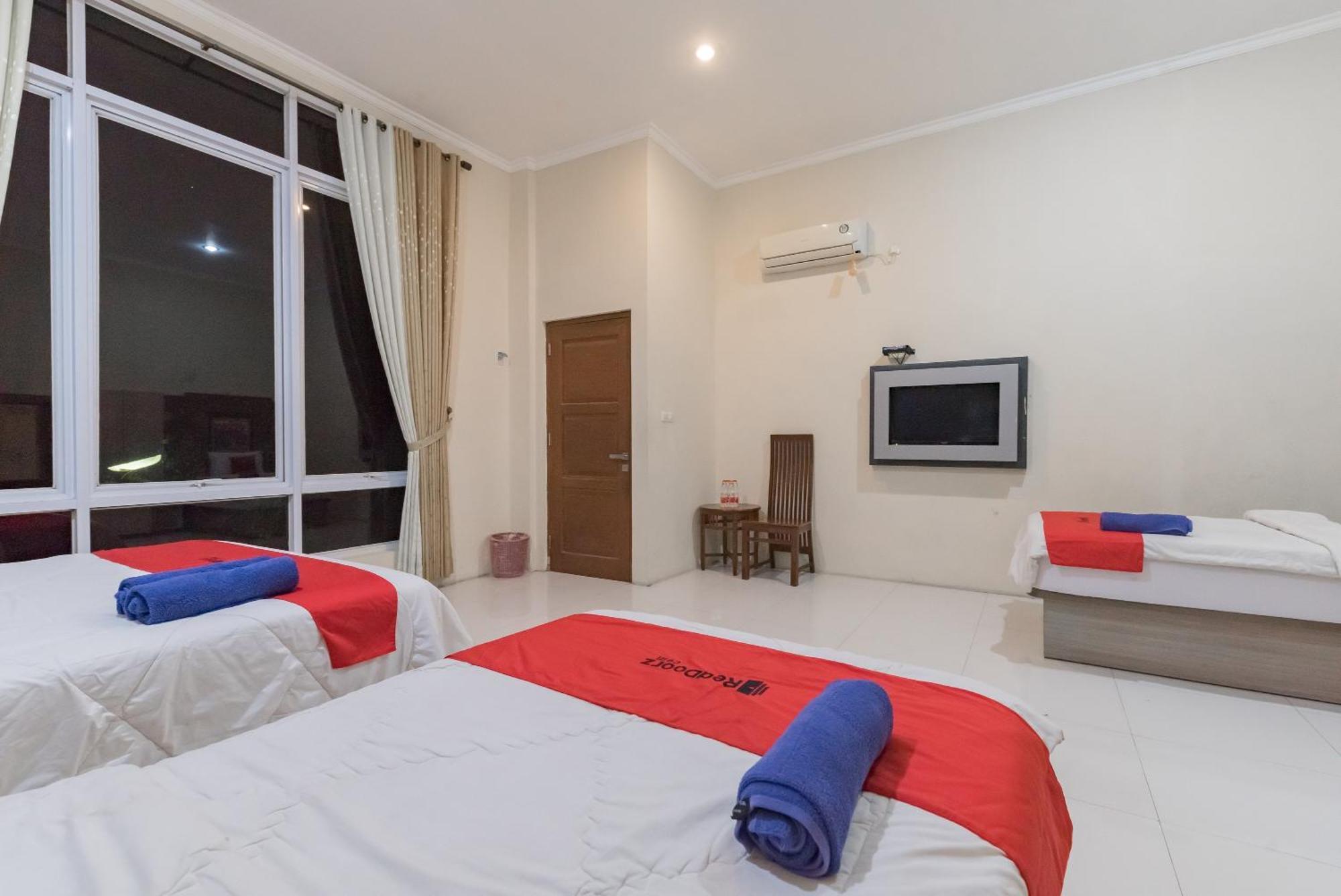RedDoorz Resort Premium @ Sangkan Hurip Kuningan Luaran gambar