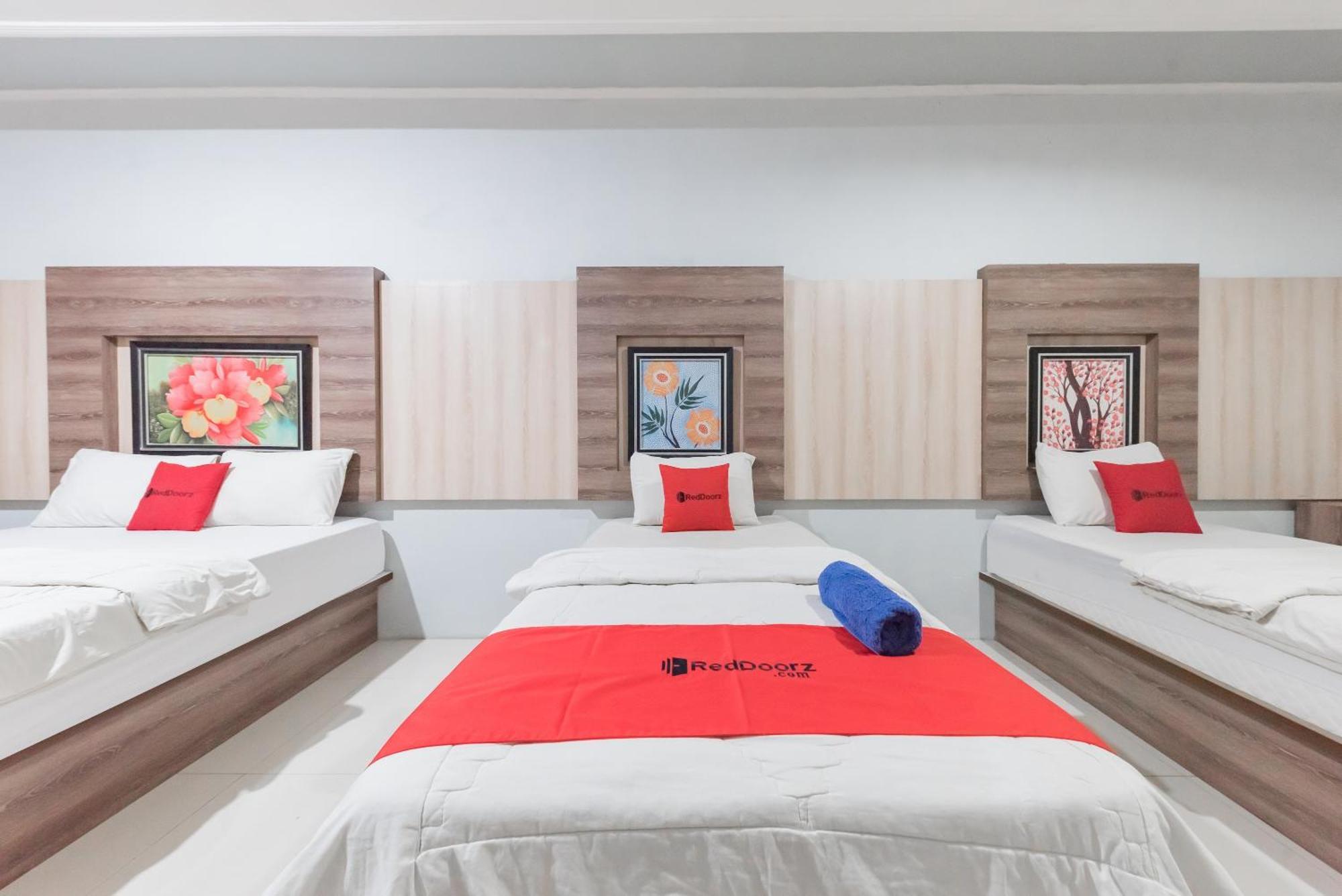 RedDoorz Resort Premium @ Sangkan Hurip Kuningan Luaran gambar