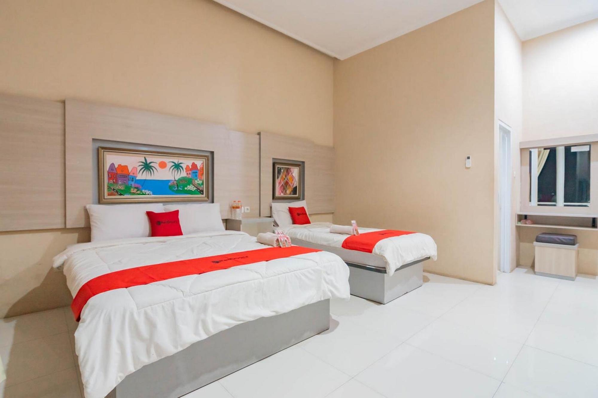 RedDoorz Resort Premium @ Sangkan Hurip Kuningan Luaran gambar