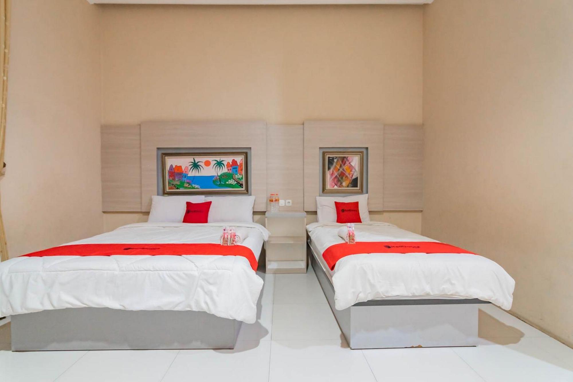 RedDoorz Resort Premium @ Sangkan Hurip Kuningan Luaran gambar