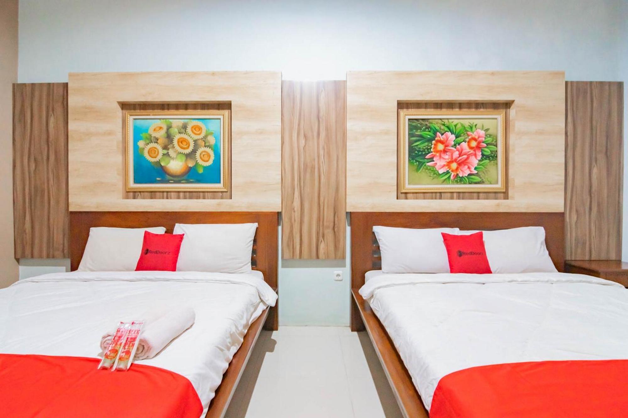 RedDoorz Resort Premium @ Sangkan Hurip Kuningan Luaran gambar
