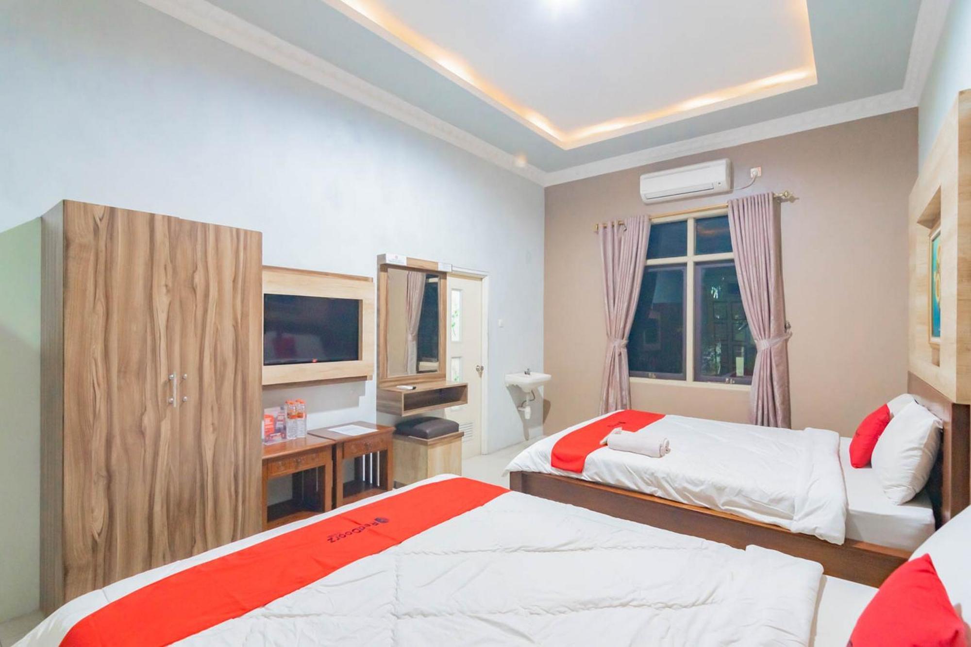 RedDoorz Resort Premium @ Sangkan Hurip Kuningan Luaran gambar