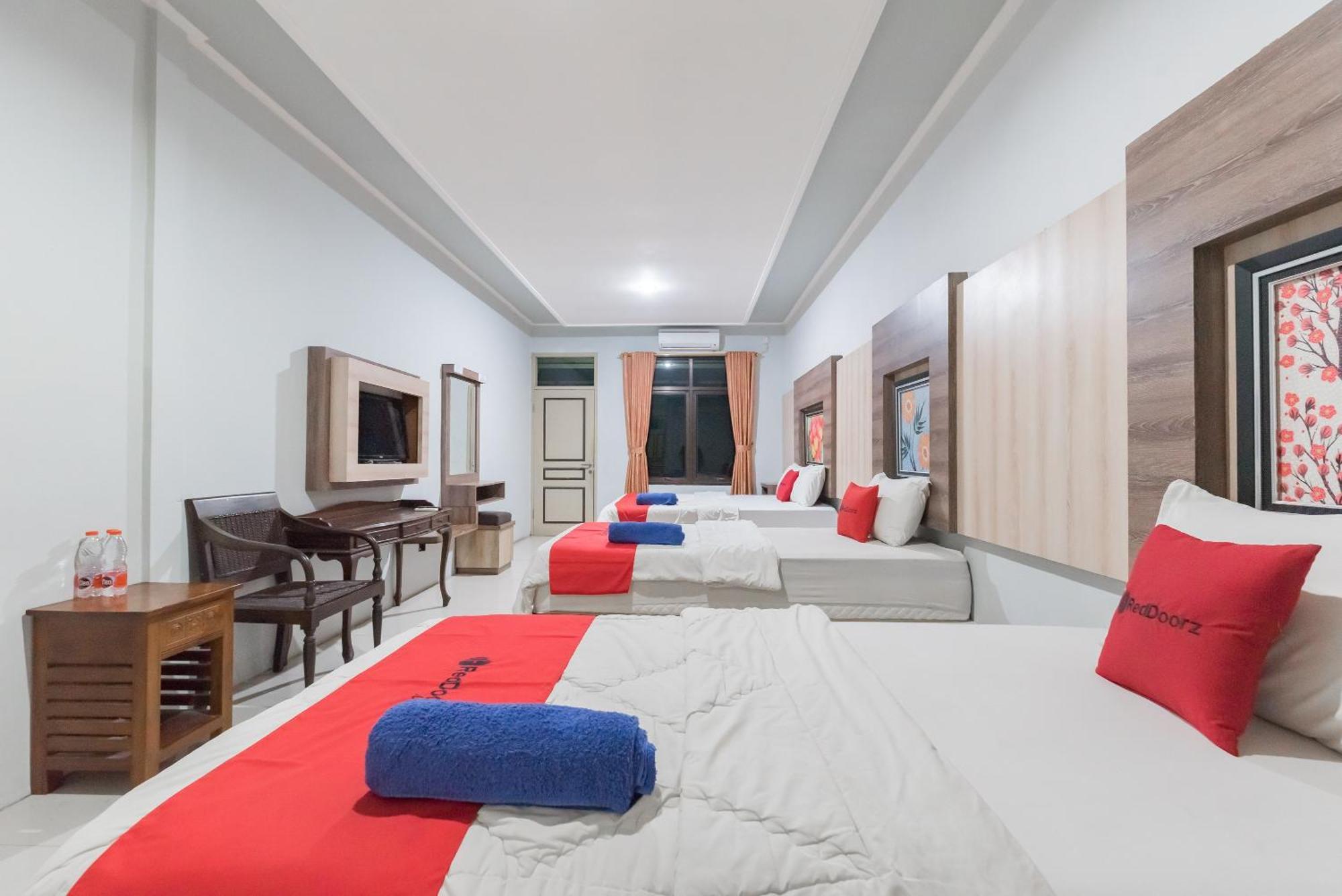RedDoorz Resort Premium @ Sangkan Hurip Kuningan Luaran gambar