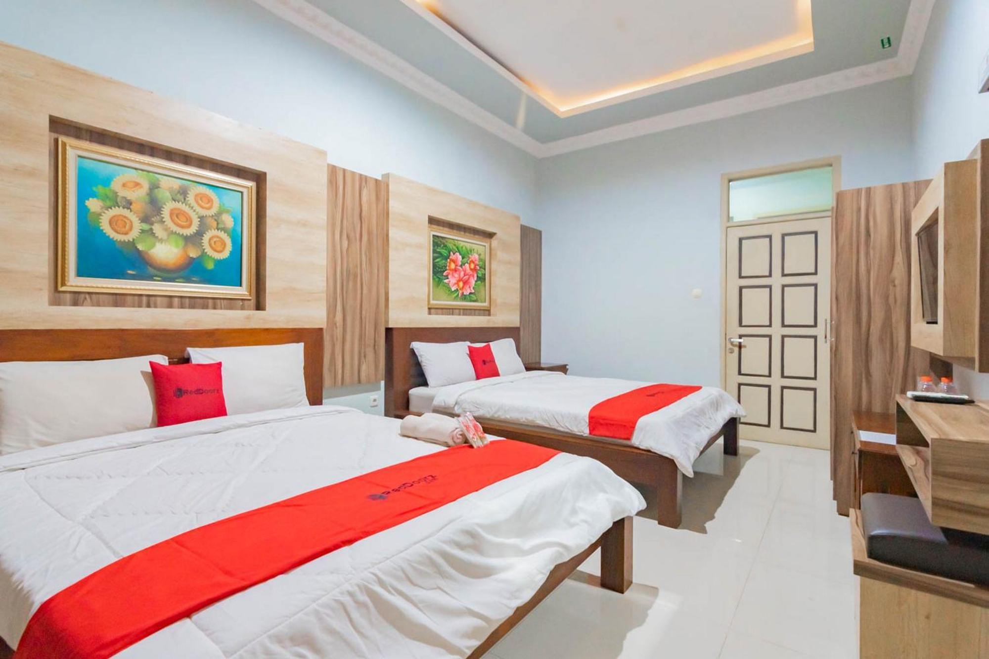 RedDoorz Resort Premium @ Sangkan Hurip Kuningan Luaran gambar