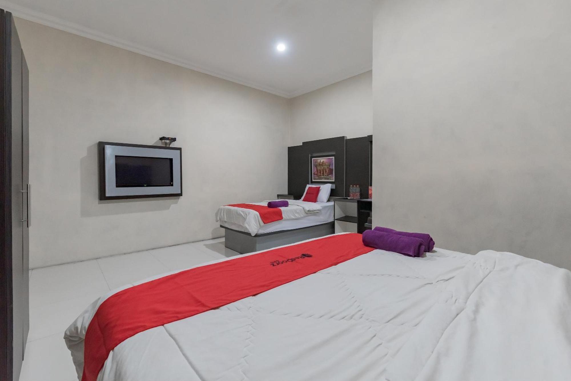 RedDoorz Resort Premium @ Sangkan Hurip Kuningan Luaran gambar