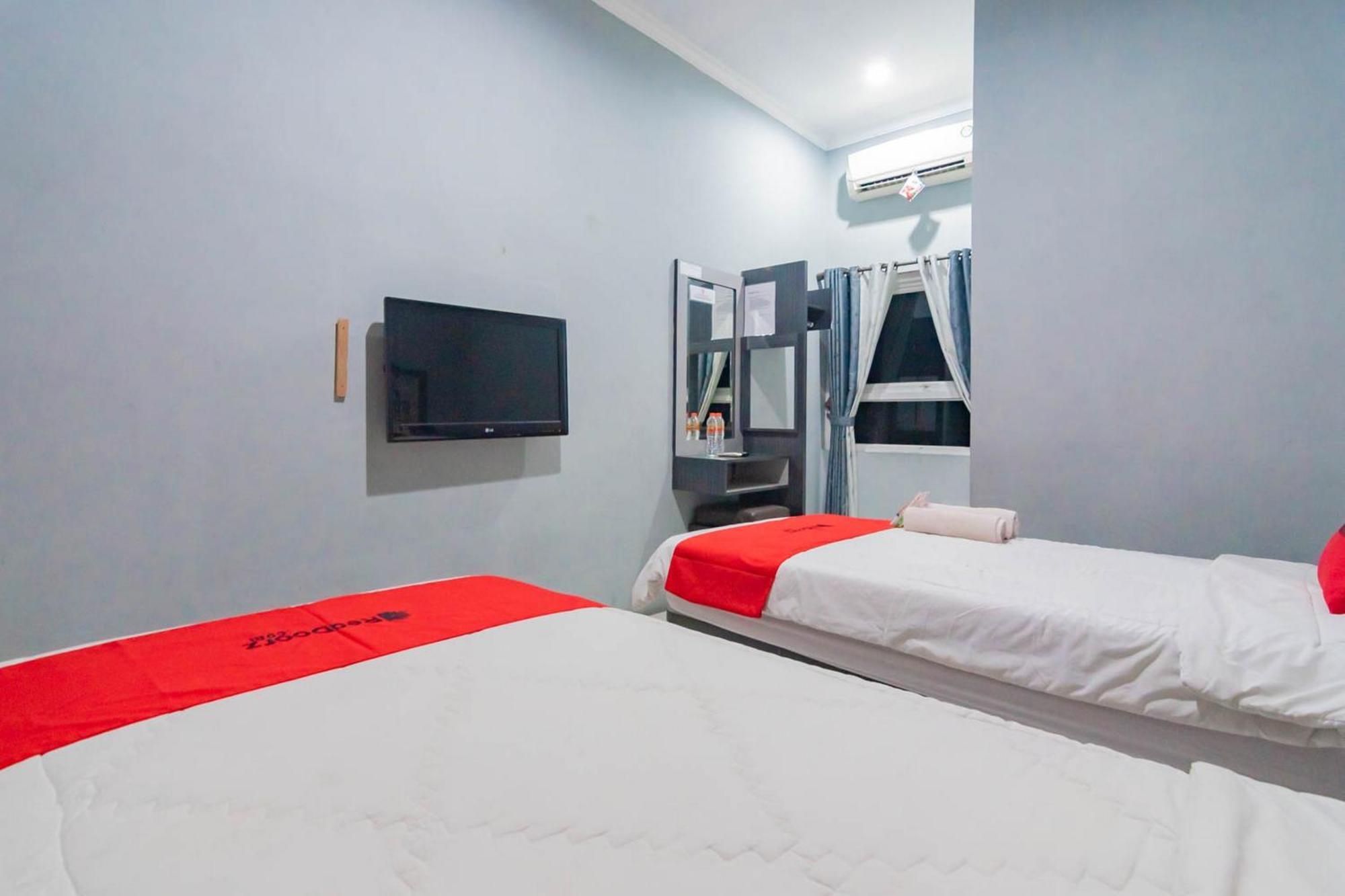 RedDoorz Resort Premium @ Sangkan Hurip Kuningan Luaran gambar
