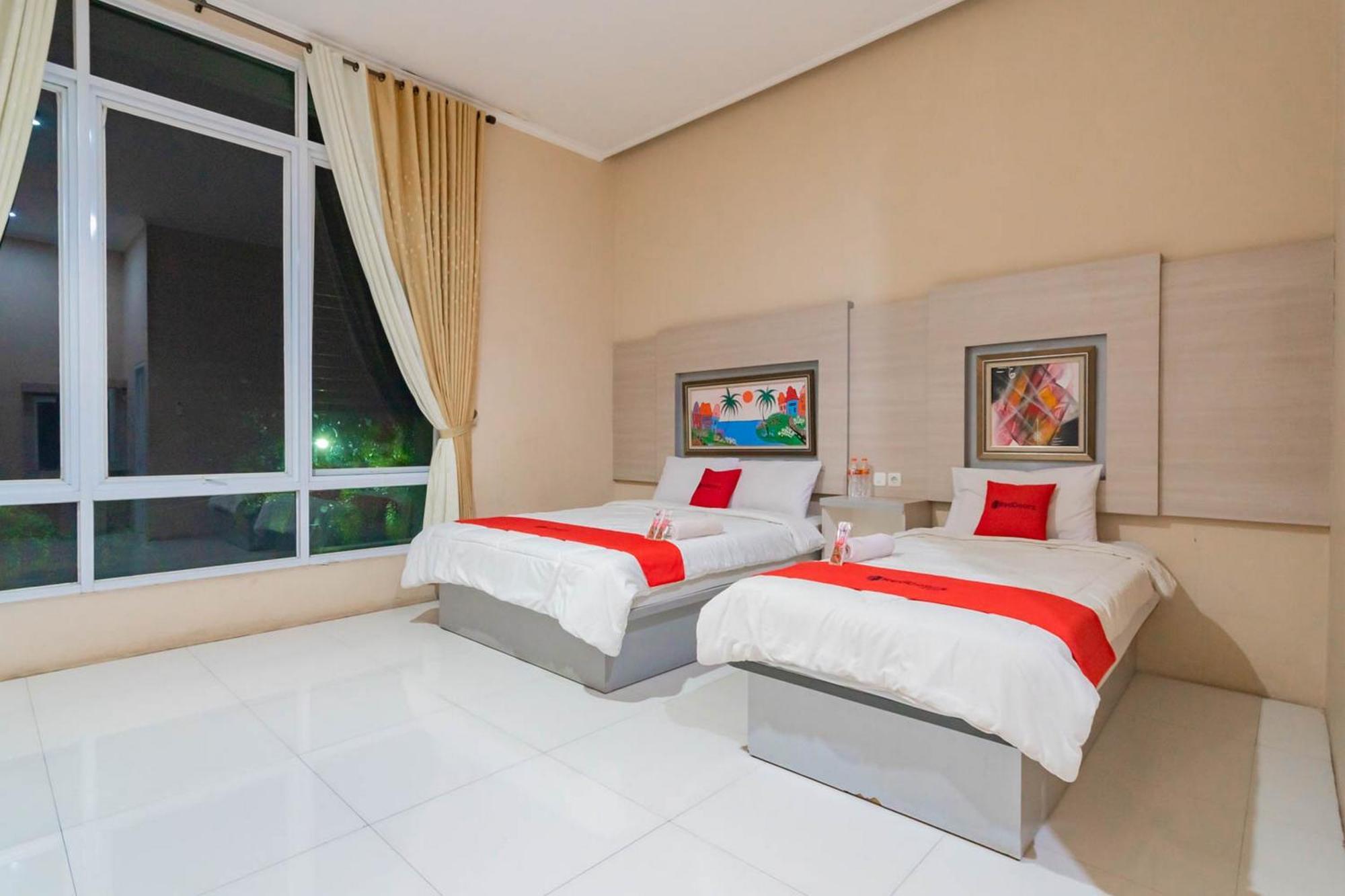 RedDoorz Resort Premium @ Sangkan Hurip Kuningan Luaran gambar