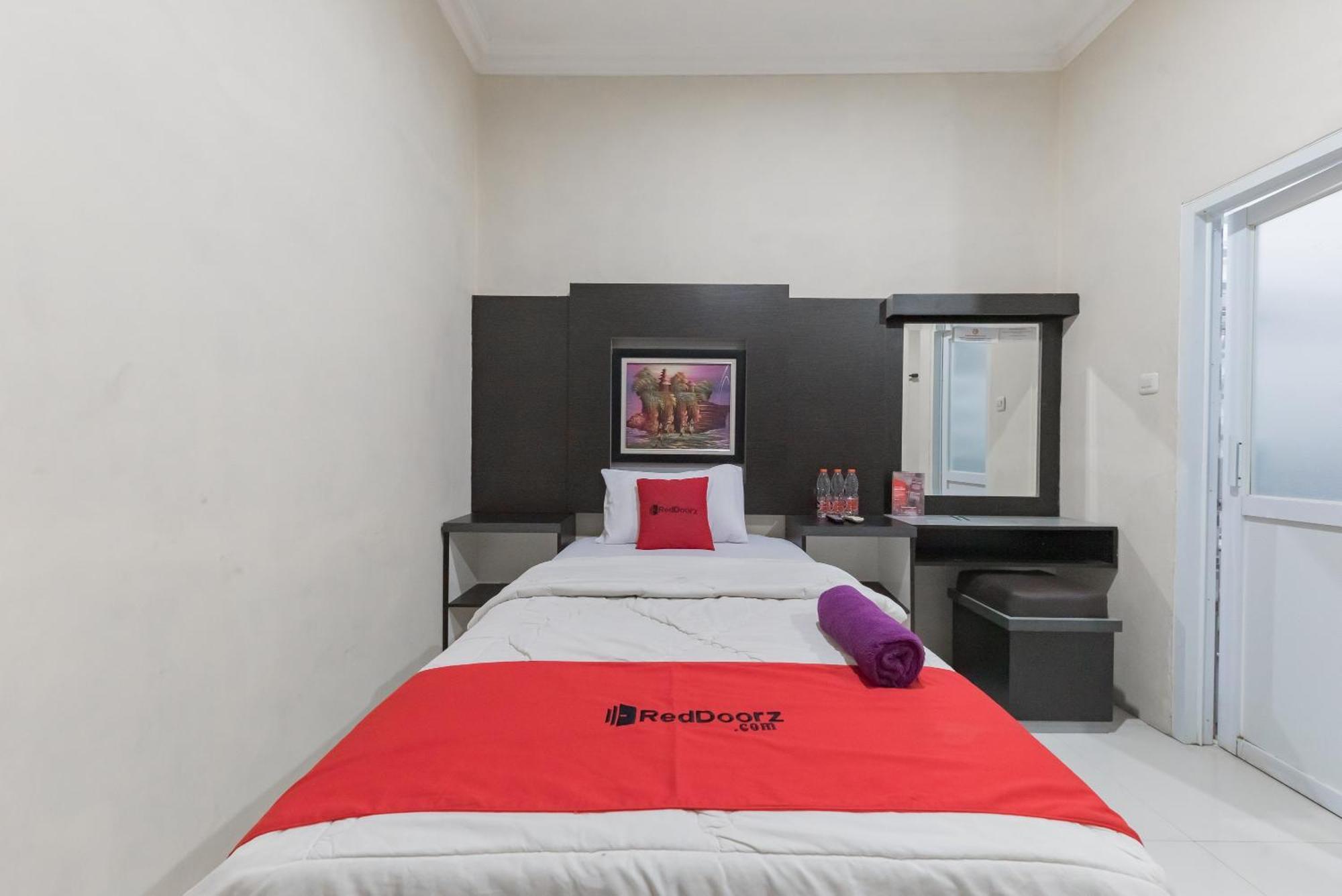 RedDoorz Resort Premium @ Sangkan Hurip Kuningan Luaran gambar